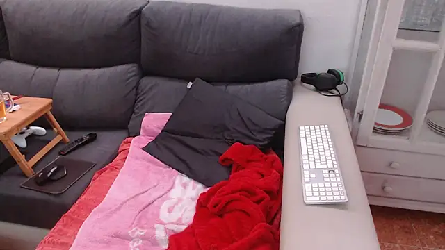 Snapshot of Nudelschwanz chatting on February 2025 05:22:01 PM Nudelschwanz online show from February 2025 05:22:01 PM