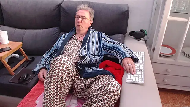 Snapshot of Nudelschwanz chatting on February 2025 07:58:02 AM Nudelschwanz online show from February 2025 07:58:02 AM