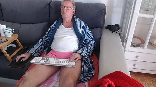 Snapshot of Nudelschwanz chatting on February 2025 04:04:01 PM Nudelschwanz online show from February 2025 04:04:01 PM