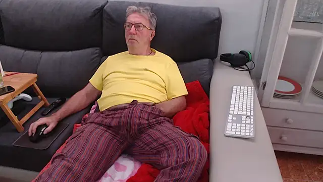 Snapshot of Nudelschwanz chatting on February 2025 05:07:01 PM Nudelschwanz online show from February 2025 05:07:01 PM