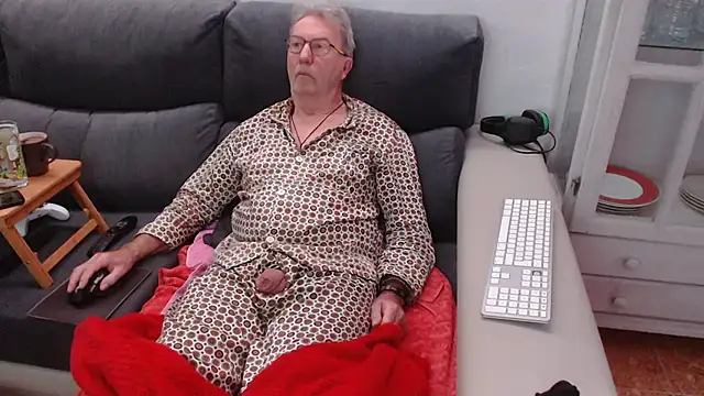 Snapshot of Nudelschwanz chatting on February 2025 06:51:01 AM Nudelschwanz online show from February 2025 06:51:01 AM