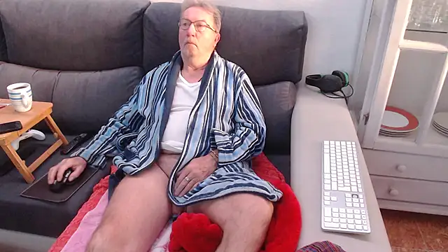 Snapshot of Nudelschwanz chatting on February 2025 07:24:02 AM Nudelschwanz online show from February 2025 07:24:02 AM