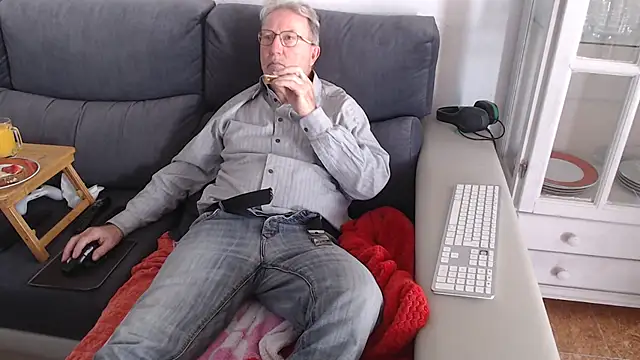 Snapshot of Nudelschwanz chatting on February 2025 11:39:02 AM Nudelschwanz online show from February 2025 11:39:02 AM