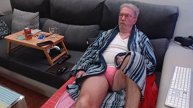 Snapshot of Nudelschwanz chatting on February 2025 08:26:01 PM Nudelschwanz online show from February 2025 08:26:01 PM