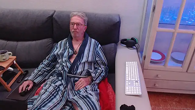 Snapshot of Nudelschwanz chatting on February 2025 08:26:01 PM Nudelschwanz online show from February 2025 08:26:01 PM