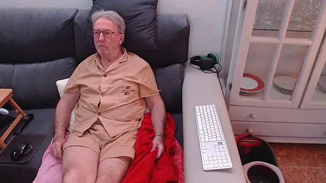 Snapshot of Nudelschwanz chatting on February 2025 10:26:02 PM Nudelschwanz online show from February 2025 10:26:02 PM