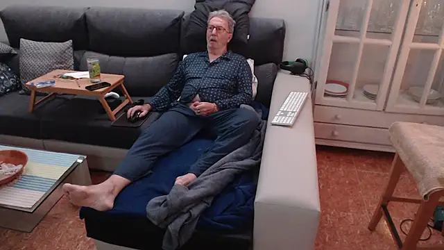 Snapshot of Nudelschwanz chatting on February 2025 09:16:02 PM Nudelschwanz online show from February 2025 09:16:02 PM