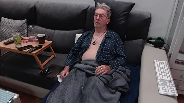 Snapshot of Nudelschwanz chatting on March 2025 10:46:01 AM Nudelschwanz online show from March 2025 10:46:01 AM