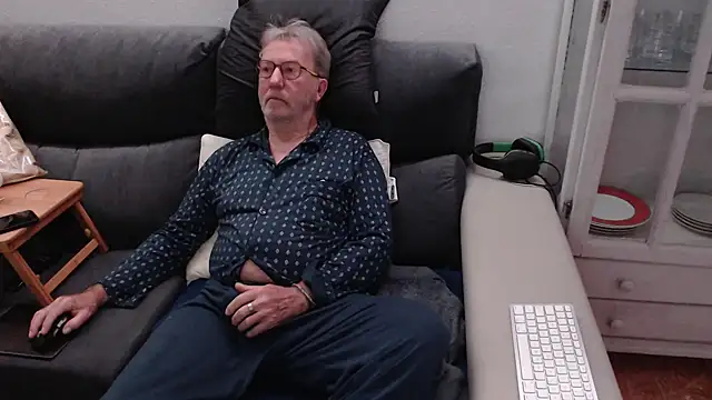 Snapshot of Nudelschwanz chatting on March 2025 04:34:02 AM Nudelschwanz online show from March 2025 04:34:02 AM