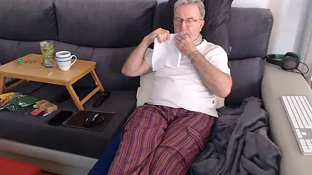 Snapshot of Nudelschwanz chatting on March 2025 03:56:01 PM Nudelschwanz online show from March 2025 03:56:01 PM