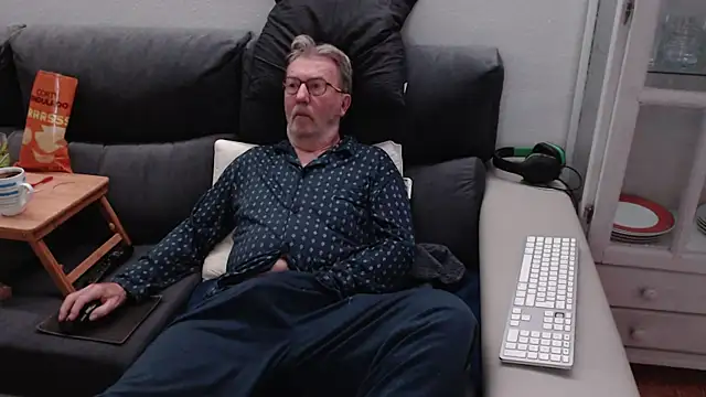 Snapshot of Nudelschwanz chatting on March 2025 04:16:02 AM Nudelschwanz online show from March 2025 04:16:02 AM