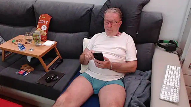 Snapshot of Nudelschwanz chatting on March 2025 06:23:01 PM Nudelschwanz online show from March 2025 06:23:01 PM