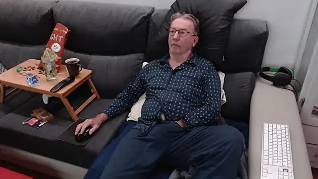 Snapshot of Nudelschwanz chatting on March 2025 03:16:01 AM Nudelschwanz online show from March 2025 03:16:01 AM