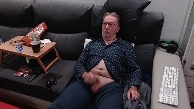 Snapshot of Nudelschwanz chatting on March 2025 06:43:01 AM Nudelschwanz online show from March 2025 06:43:01 AM