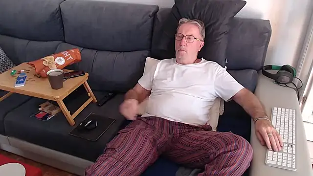 Snapshot of Nudelschwanz chatting on March 2025 04:07:02 PM Nudelschwanz online show from March 2025 04:07:02 PM