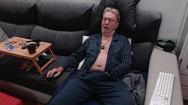 Snapshot of Nudelschwanz chatting on March 2025 05:46:02 AM Nudelschwanz online show from March 2025 05:46:02 AM