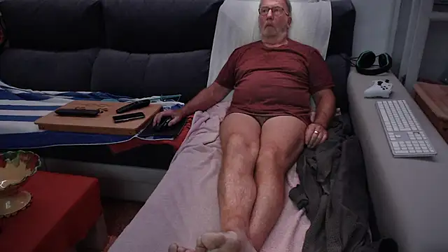 Snapshot of Nudelschwanz chatting on September 2025 06:33:02 PM Nudelschwanz online show from September 2025 06:33:02 PM