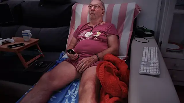 Snapshot of Nudelschwanz chatting on October 2025 03:05:01 AM Nudelschwanz online show from October 2025 03:05:01 AM