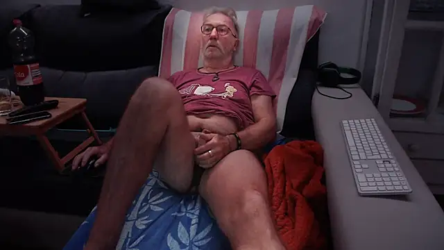 Snapshot of Nudelschwanz chatting on October 2025 06:46:02 AM Nudelschwanz online show from October 2025 06:46:02 AM