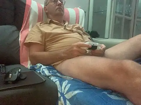 Snapshot of Nudelschwanz chatting on October 2025 05:46:01 AM Nudelschwanz online show from October 2025 05:46:01 AM