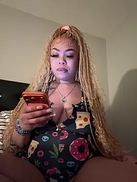 Snapshot of ThickAssRena chatting on April 2026 03:04:02 AM ThickAssRena online show from April 2026 03:04:02 AM