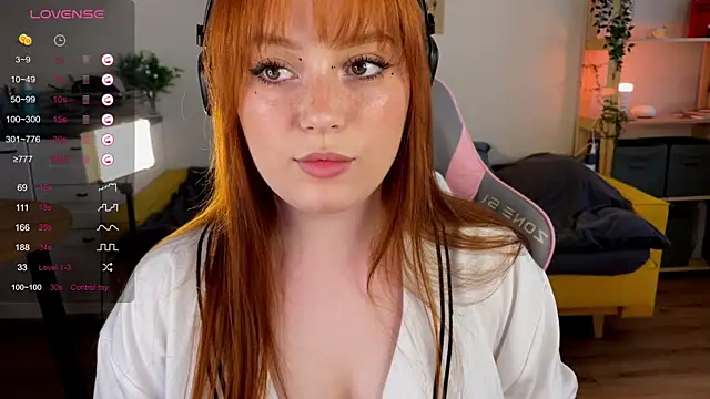 Snapshot of Sofy_Benson chatting on June 2026 01:48:02 PM Sofy Benson online show from June 2026 01:48:02 PM