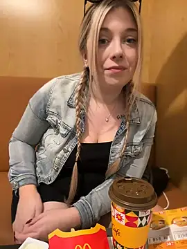 CherryAuroraa online show from January 2025 10:03:01 PM