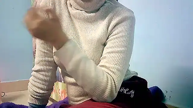 Snapshot of lovelydesi21 chatting on January 2025 12:18:01 PM lovelydesi21 online show from January 2025 12:18:01 PM