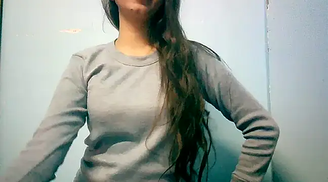 Snapshot of lovelydesi21 chatting on January 2025 03:50:01 PM lovelydesi21 online show from January 2025 03:50:01 PM