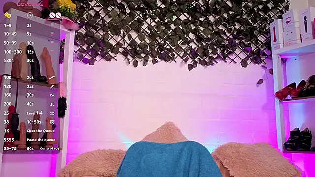 Snapshot of louise_nails chatting on July 2026 03:54:02 AM louise nails online show from July 2026 03:54:02 AM