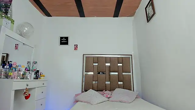 kendall-ewers online show from October 2025 11:39:02 PM