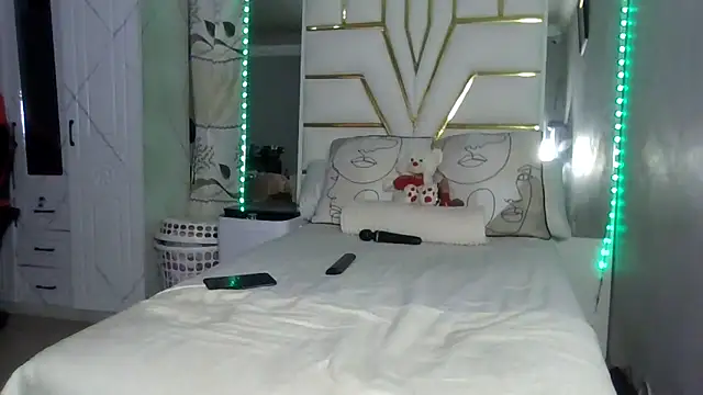 Snapshot of SexyyNana chatting on October 2025 11:29:02 PM SexyyNana online show from October 2025 11:29:02 PM