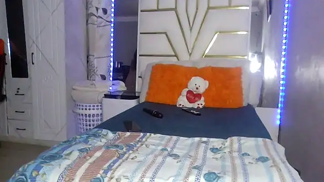 Snapshot of SexyyNana chatting on November 2025 11:27:01 PM SexyyNana online show from November 2025 11:27:01 PM