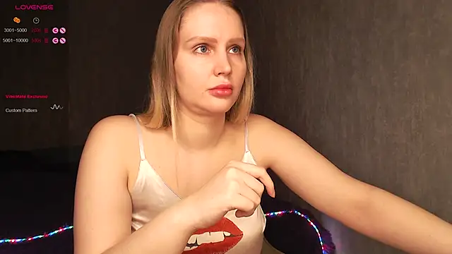 nutcrew online show from December 2025 08:49:01 PM