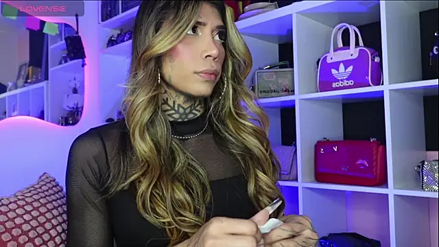 caroline cossei online show from March 2025 10:36:02 PM