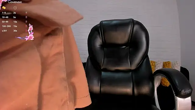 JuanitaClay online show from February 2025 06:30:01 PM