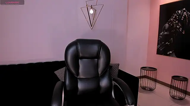 JuanitaClay online show from October 2025 12:34:02 PM