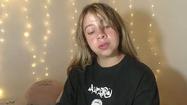 SweetSofty online show from April 2026 10:16:01 PM