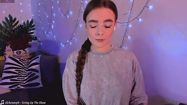 xwiuiwx online show from December 2025 07:42:02 PM