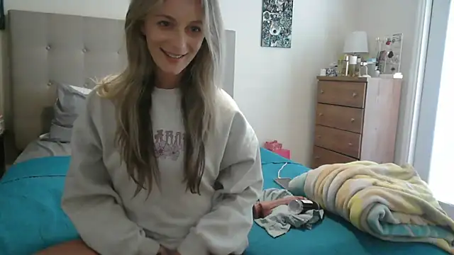 Snapshot of Heyitsmee33 chatting on September 2025 06:18:02 PM Heyitsmee33 online show from September 2025 06:18:02 PM