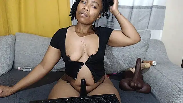Snapshot of BELINDAXXXXX chatting on October 2025 12:29:01 AM BELINDAXXXXX online show from October 2025 12:29:01 AM