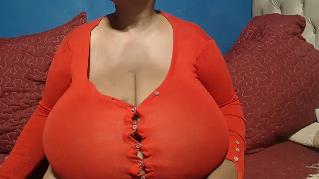 CUTEFIRMMELONSS online show from April 2026 08:47:01 PM