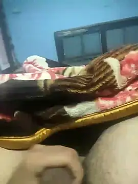 Snapshot of Deshilund9 chatting on December 2024 12:07:02 AM Deshilund9 online show from December 2024 12:07:02 AM