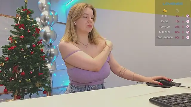 LovlyBambi online show from December 2024 07:43:01 PM