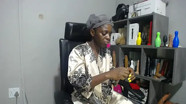 Shaniko89 online show from November 2025 04:56:01 AM