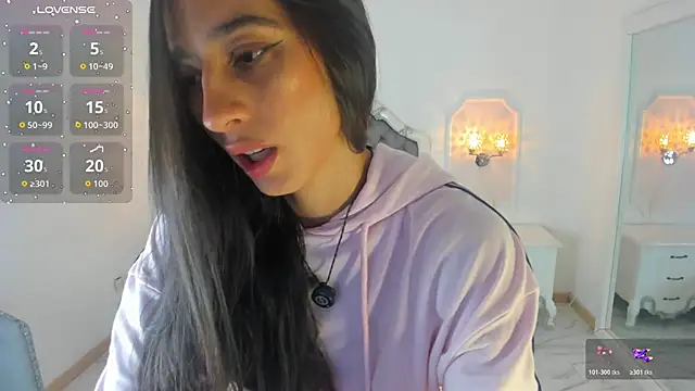Snapshot of Valentina_Ross_ chatting on May 2026 11:37:01 AM Valentina Ross online show from May 2026 11:37:01 AM