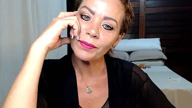 Snapshot of BarbaraDominatrix chatting on June 2026 06:29:02 PM BarbaraDominatrix online show from June 2026 06:29:02 PM