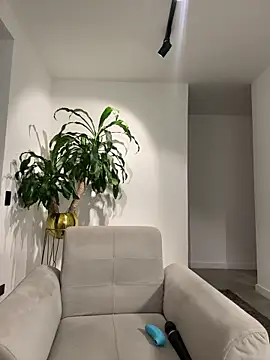 Snapshot of EllaSanz_ chatting on March 2025 09:32:02 PM EllaSanz online show from March 2025 09:32:02 PM