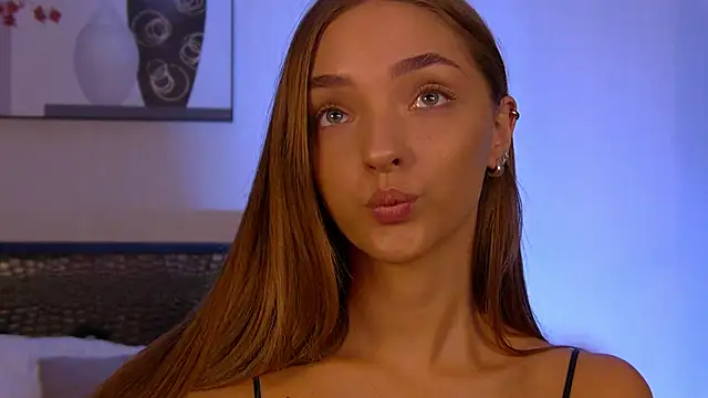 VirginieCruz online show from September 2025 07:25:01 PM