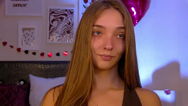 VirginieCruz online show from February 2026 05:41:01 PM